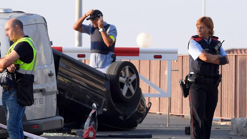 Los Mossos han desplegado un amplio dispositivo en las calles de Cambrils