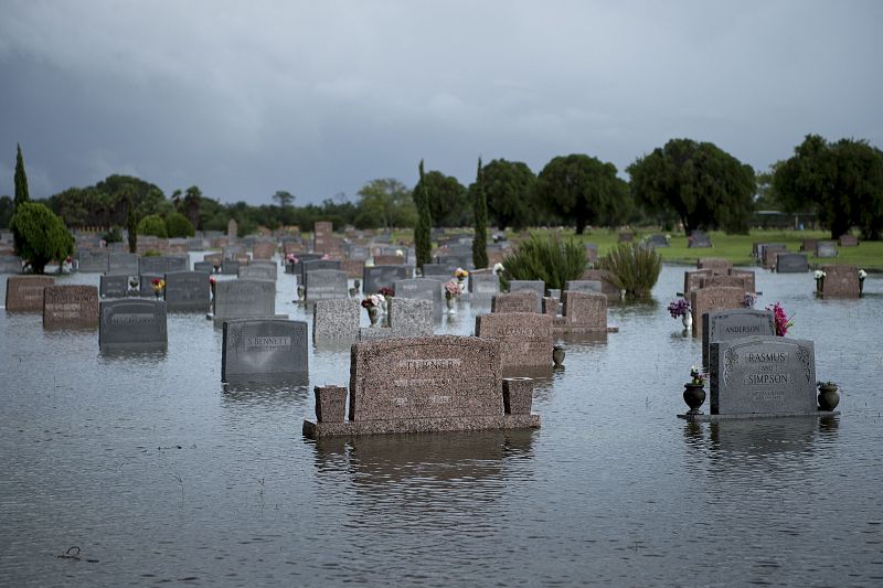 Cementerio inundado a causa del huracán Harvey