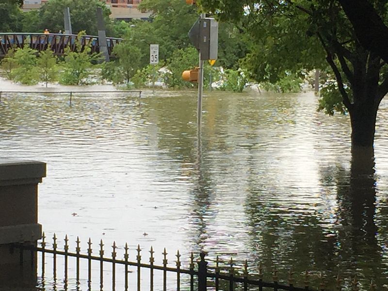 Harvey deja cinco muertos e inundaciones "catastróficas" en Houston