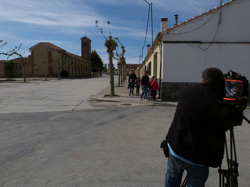 Rodando a los escolares cuando salen a comprar