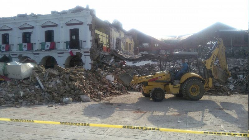 Vista general de los daños en el Palacio Municipal de Juchitán, estado de Oaxaca