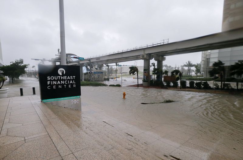 Inundaciones en el distrito financiero por el paso de Irma