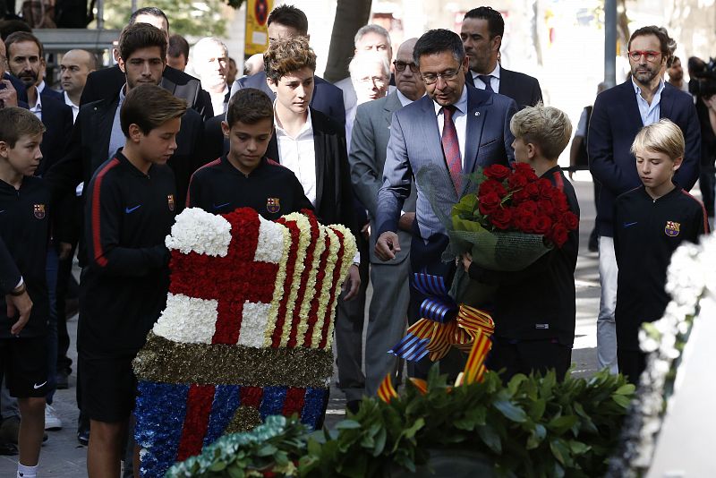 El presidente del FC Barcelona, Josep Maria Bartomeu, junto a otros representantes del club, han participado también en los actos oficiales del día de Cataluña.