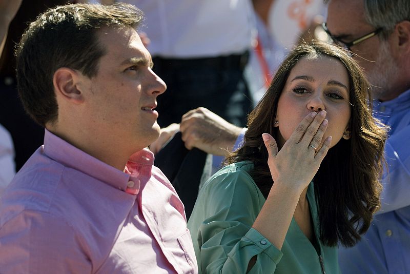 Ines Arrimadas, líder de la oposición en Cataluña, junto a Albert Rivera, presidente de Ciudadanos