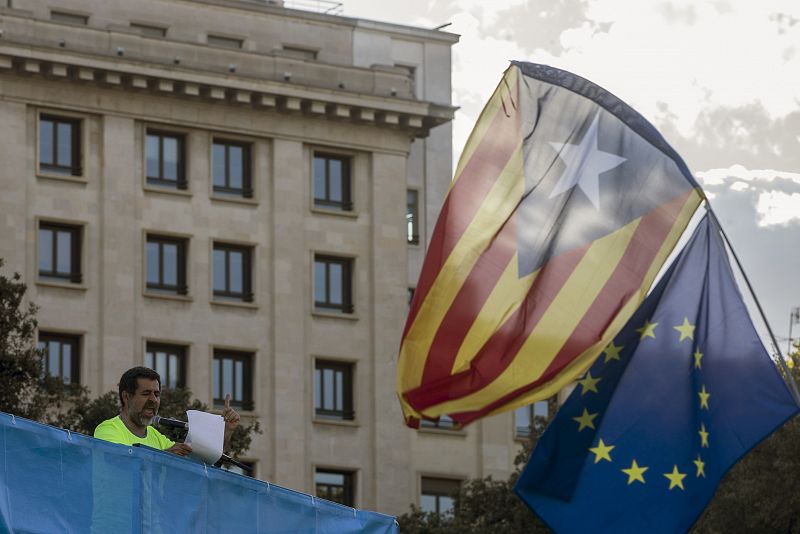Un acto en la plaza de Cataluña cierra la manifestación