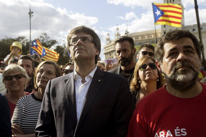 Puigdemont junto a Forcadell y el presidente de la ANC Jordi Sánchez