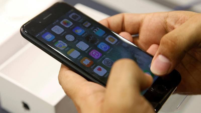 2016: iPhone 7 y iPhone 7 Plus. Frente a las novedades de la competencia (principalmente Samsung, además de los fabricantes chinos), el terminal de Apple se conformó con el continuismo. La versión vitaminada, el iPhone 7 Plus, además de una mayor pan