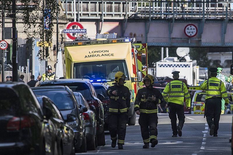 Pasajeros del Metro de Londres sufren quemaduras por una explosión
