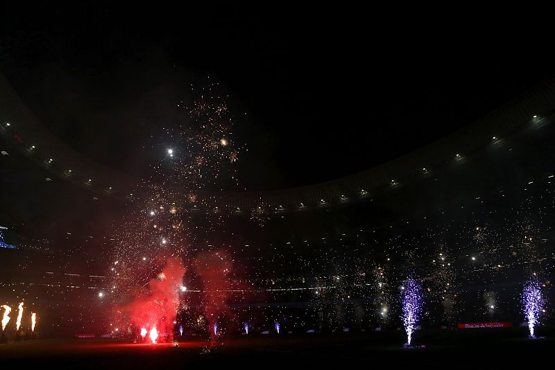El Wanda nocturno se tiñe de colores