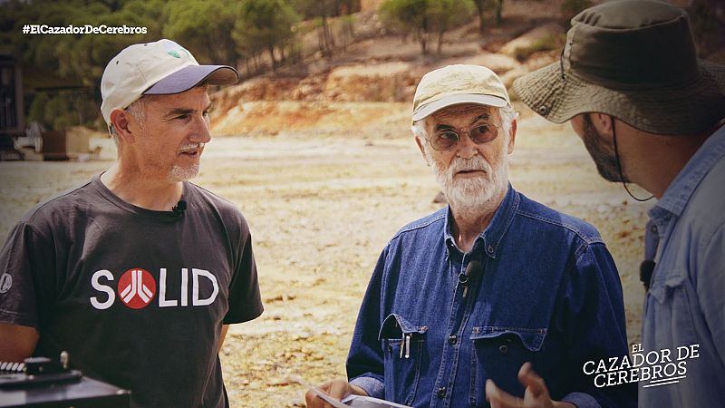 Pere Estupinyà, con el investigador Ricardo Amils, especialista en los microrganismos del Rio Tinto, en Huelva
