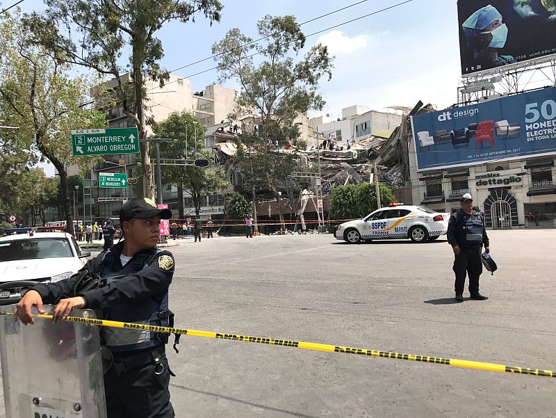 Varios edificios se han derrumbado como consecuencia del fuerte terremoto en México DF