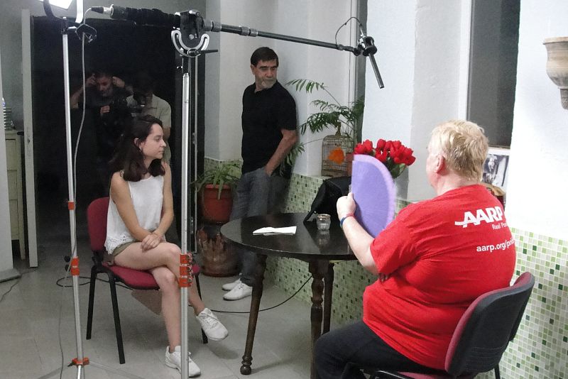 David espera las preguntas de Sofía, nuestra becaria en prácticas