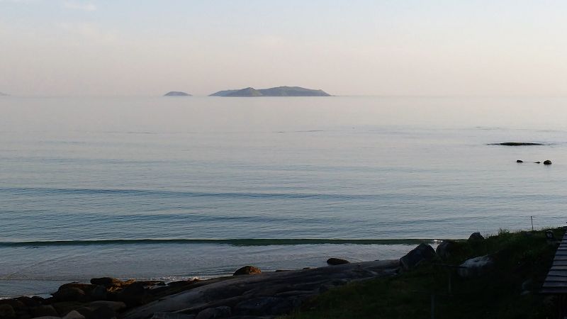 Ons y Onza desde la costa peninsular