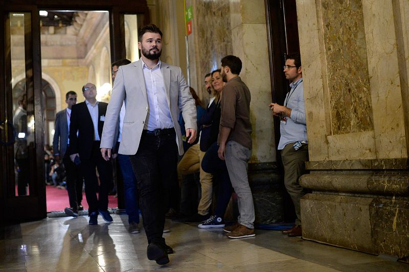 Gabriel Rufián a su llegada al Parlament