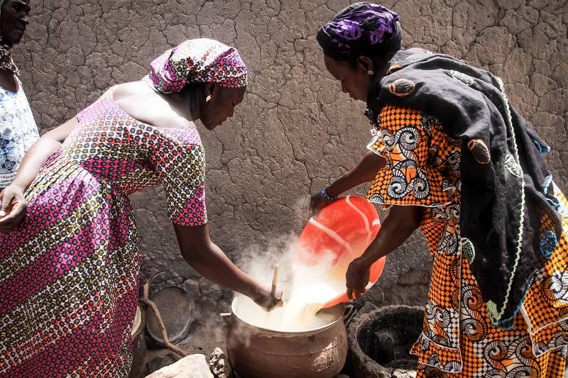 Demostración nutricional en la que aprenden a realizar papillas enriquecidas recomendadas para los menores hasta los dos años.