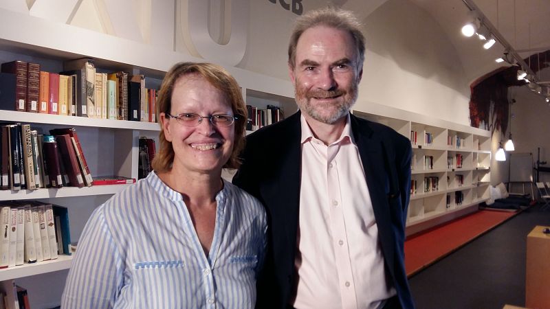Timothy Garton Ash con la realizadora Teresa Mora