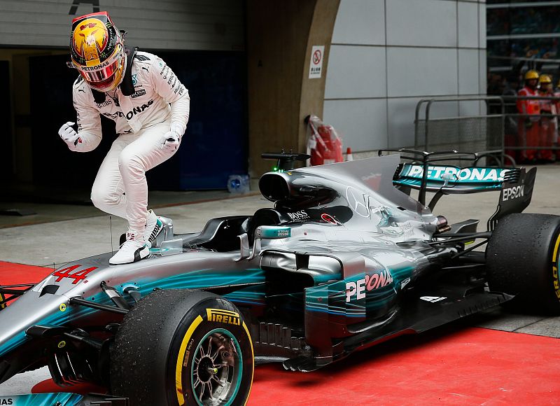09/04/2017.- Lewis Hamilton celebra su primera victoria de la temporada en el GP de China.