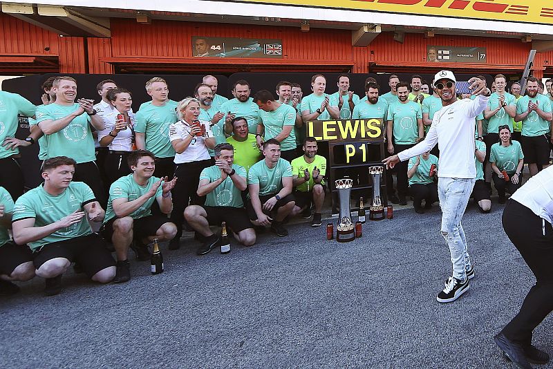 14/05/2017.- El piloto británico de Mercedes celebra su victoria en el Gran Premio de España de F1.