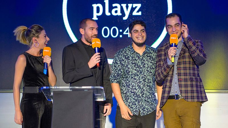 Los protagonistas de Mambo salieron al escenario para pedir que los usuarios voten por su webserie y sea la primera en emitirse al completo en Playz.