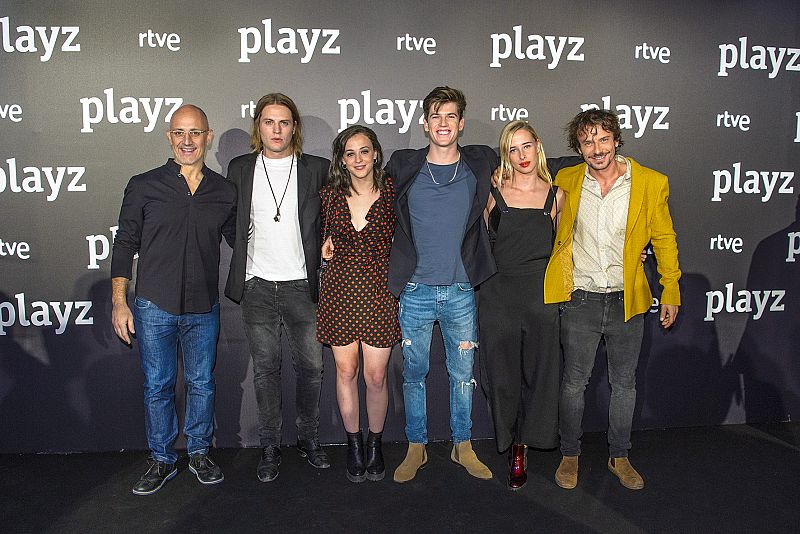 Los protagonistas de 'Inhibidos' en el photocall de Playz