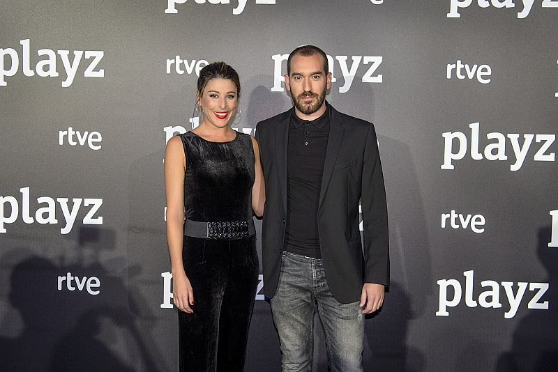 Rose Vale y Jorge Ponce, presentadores de la gala de Playz