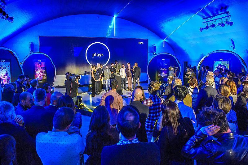 El reparto de 'Dorien' durante la presentación de Playz