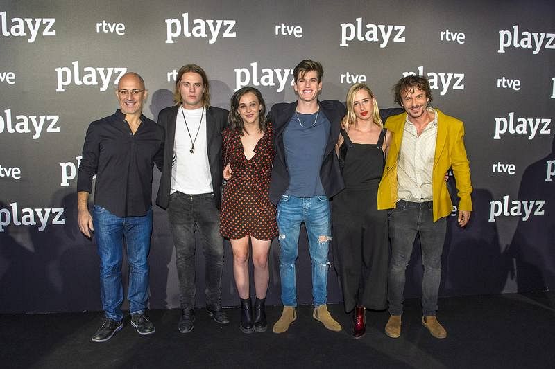  Los protagonistas de 'Inhibidos' en el photocall de Playz