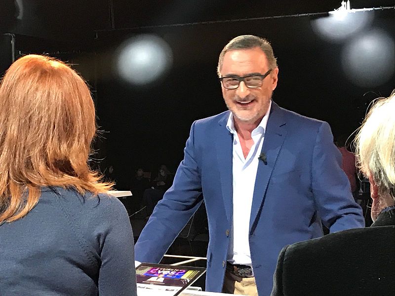 Carlos Herrera con María José Navarro y José Oneto antes del inicio de la tercera entrega de '¿Cómo lo ves?'.