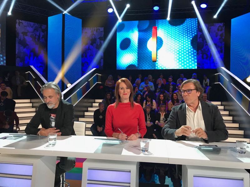 Los periodistas María José Navarro y Pepe Navarro y el cocinero Sergi Arola en '¿Cómo lo ves?'.