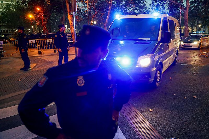 Un furgón de la Guardia Civil abandona la Audiencia con los exconsejeros catalanes