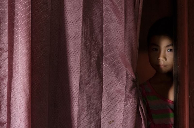 Niña indígena Dayak de Borneo Central