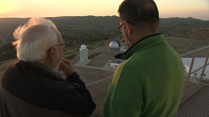 Anochece desde una de las cúpulas del observatorio de Javalambre