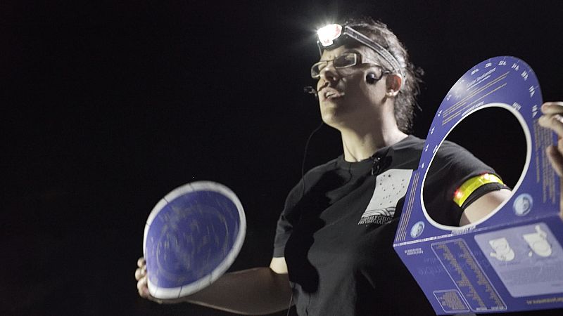 Maribel Aguilar explica el planisferio