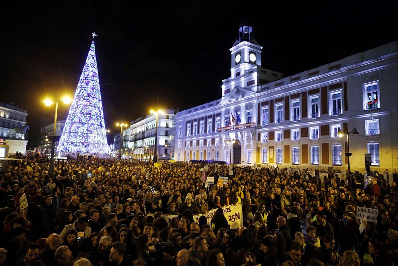 Miles de personas se manifiestan en Madrid exigiendo eliminar la violencia contra las mujeres