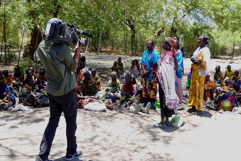 Durante el rodaje de 'Pueblo de Dios' en Loiyangalani (Kenia)