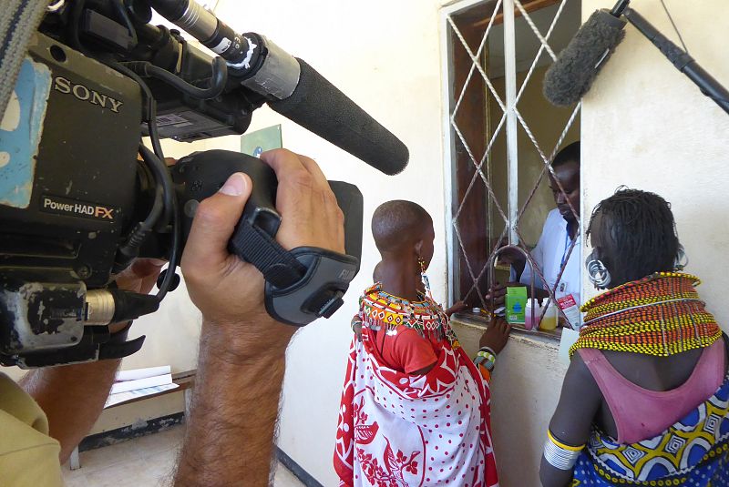 En la farmacia del centro de salud de Loiyangalani (Kenia)