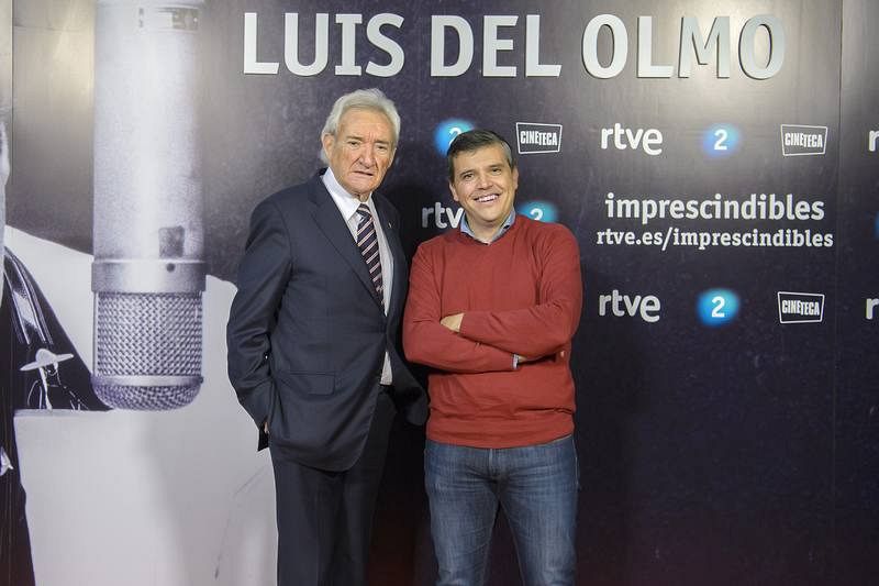   Luis del Olmo, junto a Alfredo Menéndez, el periodista responsable de las mañanas de RNE en la actualidad