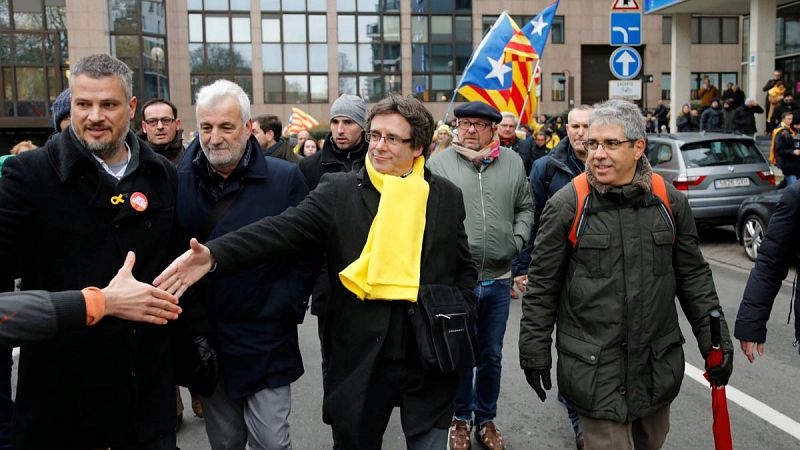 Puigdemont acude a la manifestación por la independencia de Cataluña en Bruselas.