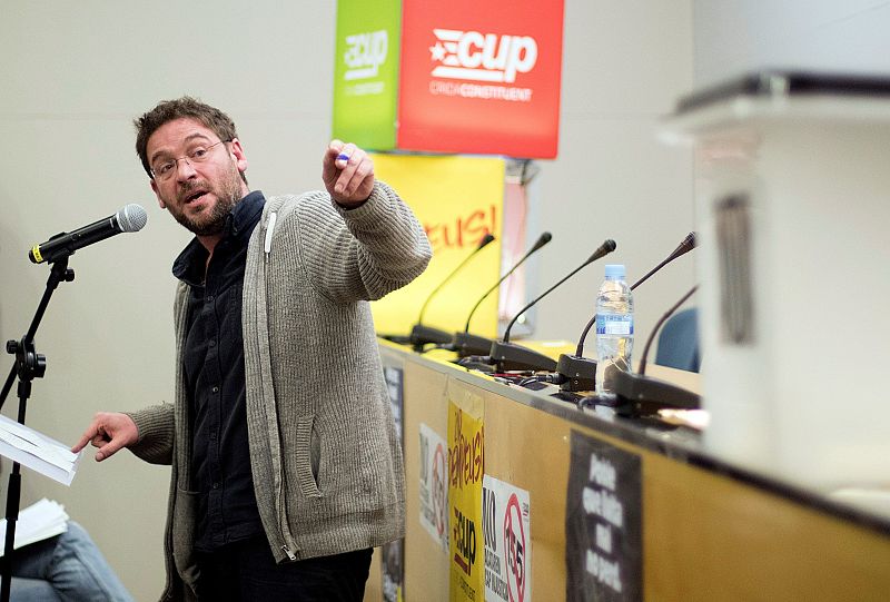 El exsecretario general de Podem Albano Dante Fachin durante su intervención en un mitin de la CUP en El Prat de Llobregat