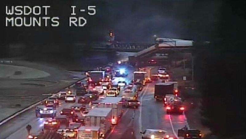 Un tren de pasajeros ha descarrilado este lunes en Washington, EE.UU.