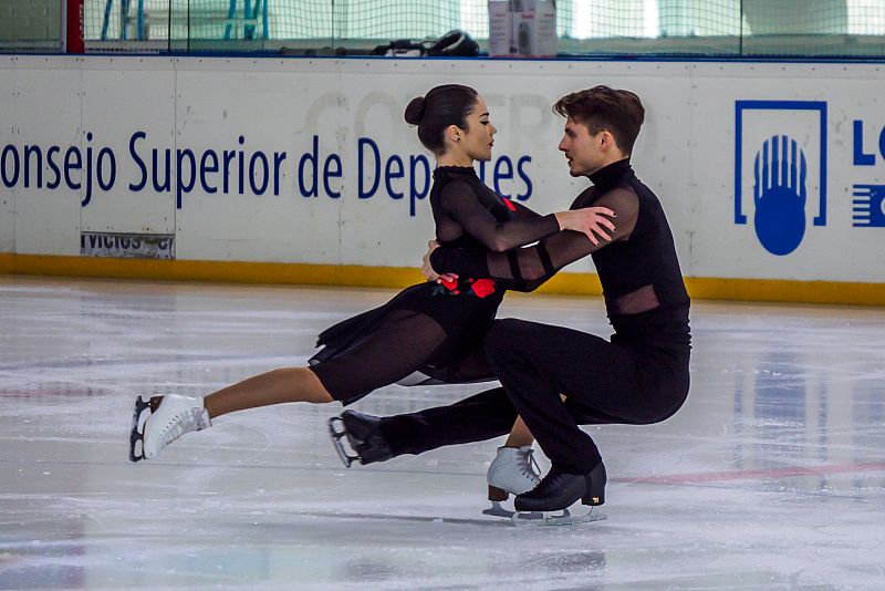 Celia Robledo y Luis Fenero durante su actuación en el Campeonato de España de patinaje artístico.