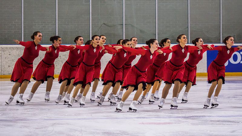 El Team Mirum durante su actuación en el Campeonato de España de patinaje artístico.