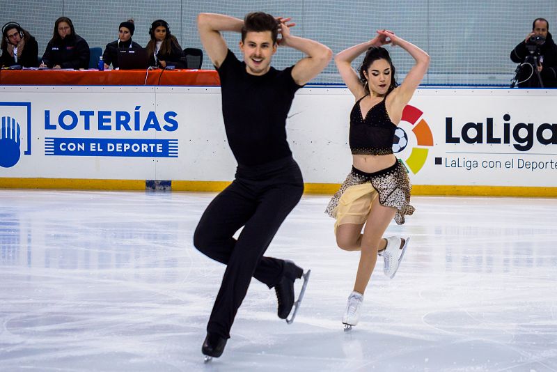 Celia Robledo y Luis Fenero durante su actuación en el Campeonato de España de patinaje artístico.