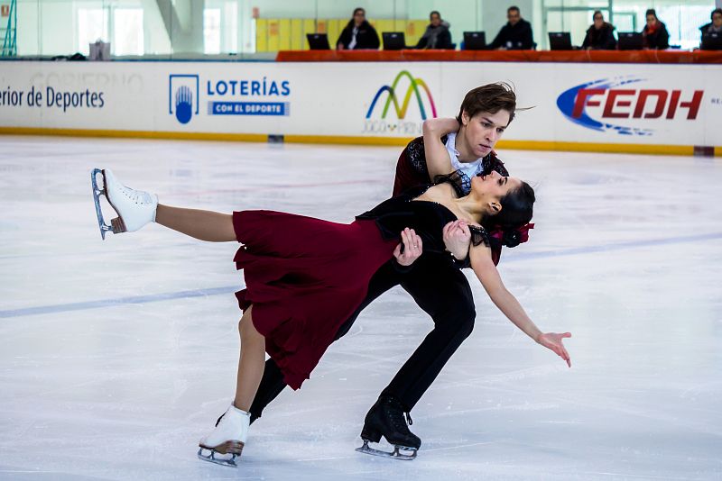 Sara Hurtado y Kirill Khalyavin durante su actuación en el Campeonato de España de patinaje artístico.