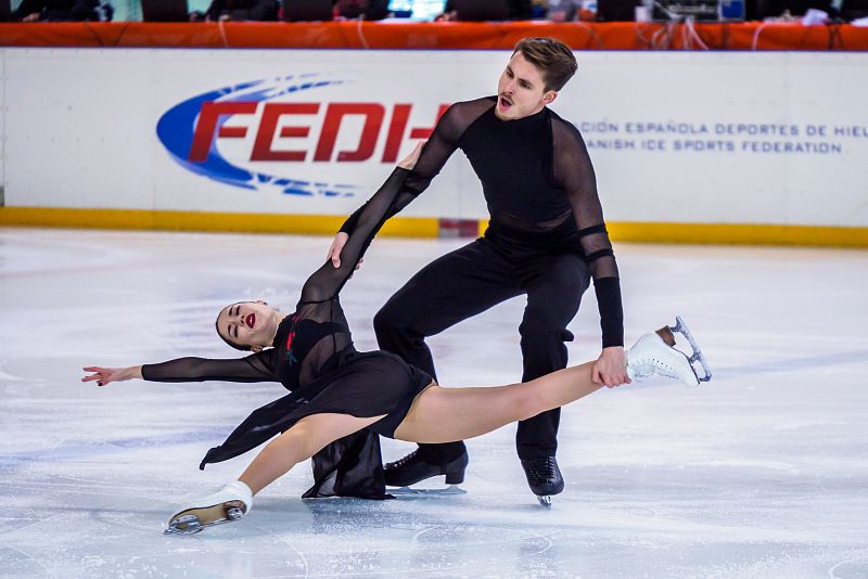 Celia Robledo y Luis Fenero durante su actuación en el Campeonato de España de patinaje artístico.