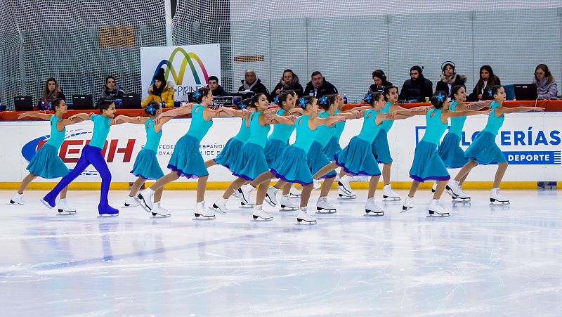 El Team Sapphire durante su actuación en el Campeonato de España de patinaje artístico.