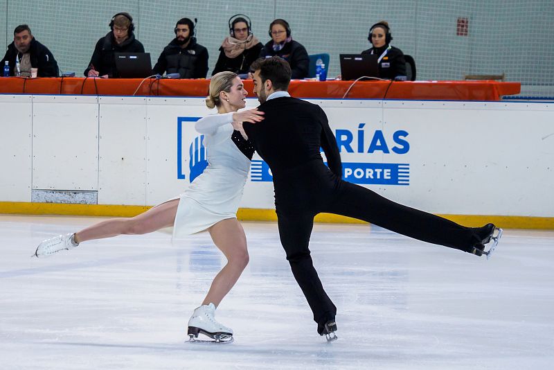 Olivia Smart y Adriá Díaz durante su actuación en el Campeonato de España de patinaje artístico.