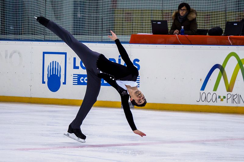 Javier Fernández durante su actuación en el Campeonato de España de patinaje artístico.