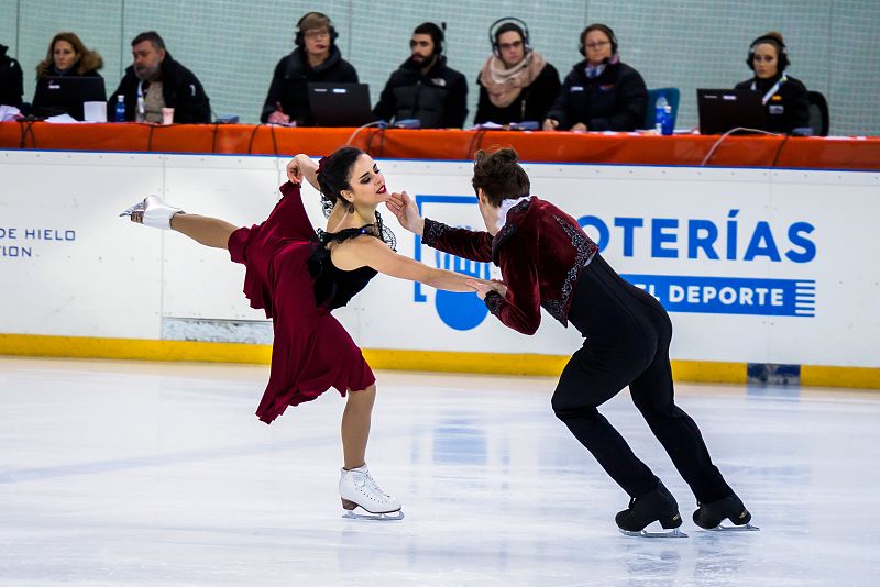 Sara Hurtado y Kirill Khalyavin durante su actuación en el Campeonato de España de patinaje artístico.