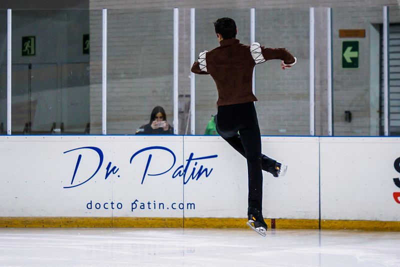 Javier Fernández durante su actuación en el Campeonato de España de patinaje artístico.